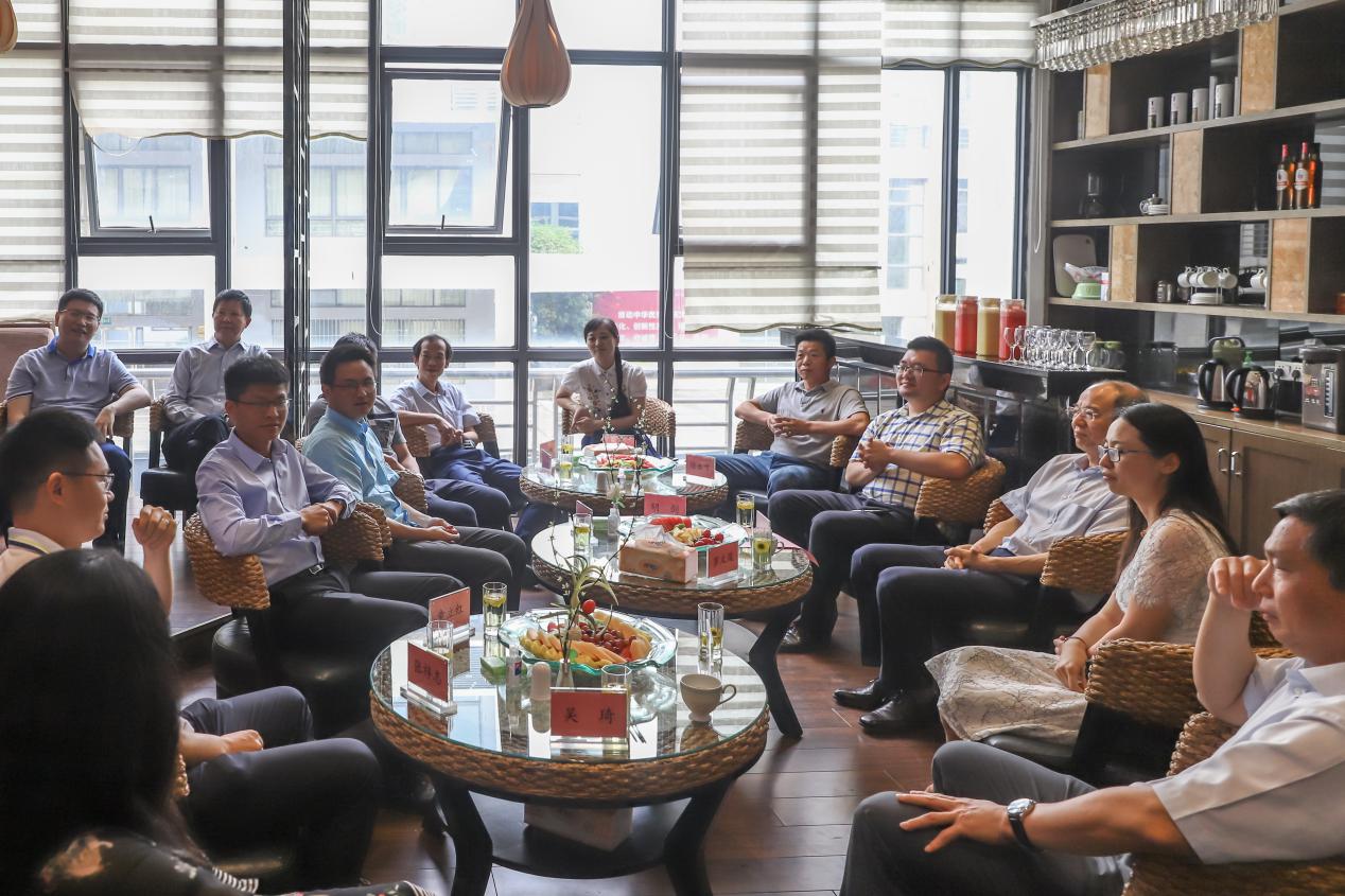 世界杯官网成功举办首期高层次人才学术午餐会（图）