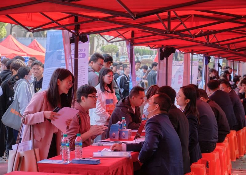 世界杯官网举办专场双选会 助力2023届毕业生留赣留昌就业