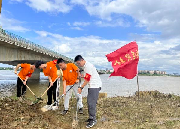 世界杯官网19支暑期社会实践队用实干书写“青春答卷”