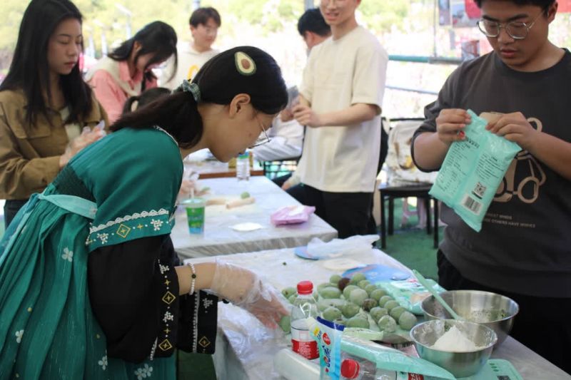 怀古惜今思奋进 世界杯官网开展清明节系列活动2