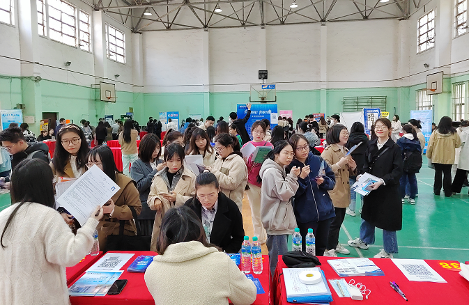 世界杯官网举行女生专场双选会
