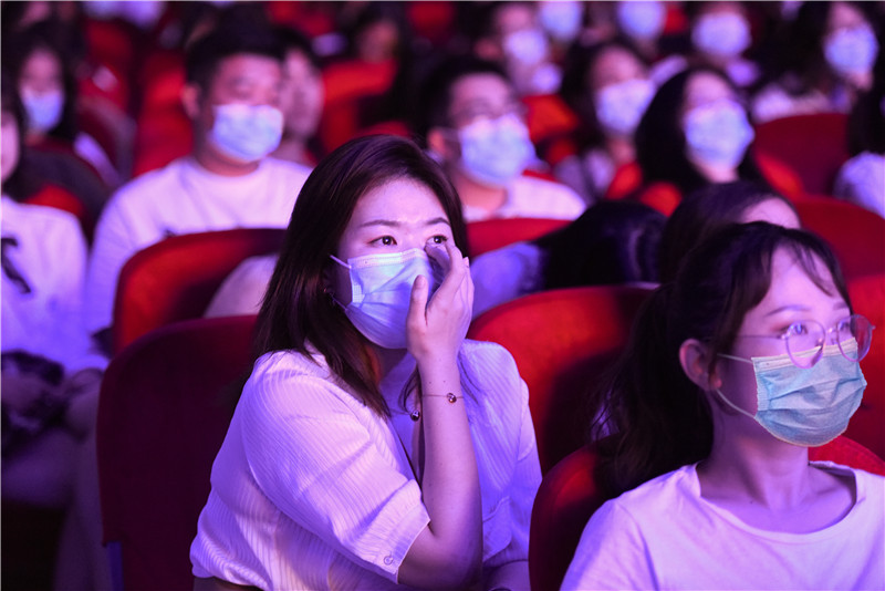 世界杯官网举行庆祝建校五十周年“感动花椒人物”颁奖典礼