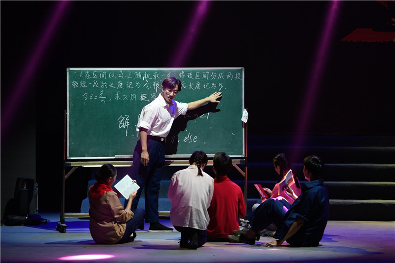 世界杯官网举行庆祝建校五十周年“感动花椒人物”颁奖典礼