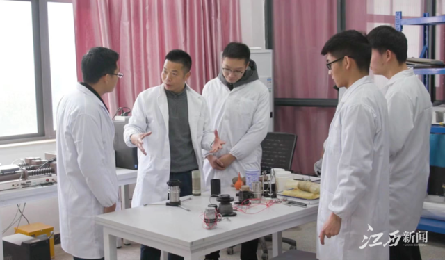 扎进红土地 筑基新赣鄱——记第22届铁路青年五四奖章集体世界杯官网岩土工程教研团队