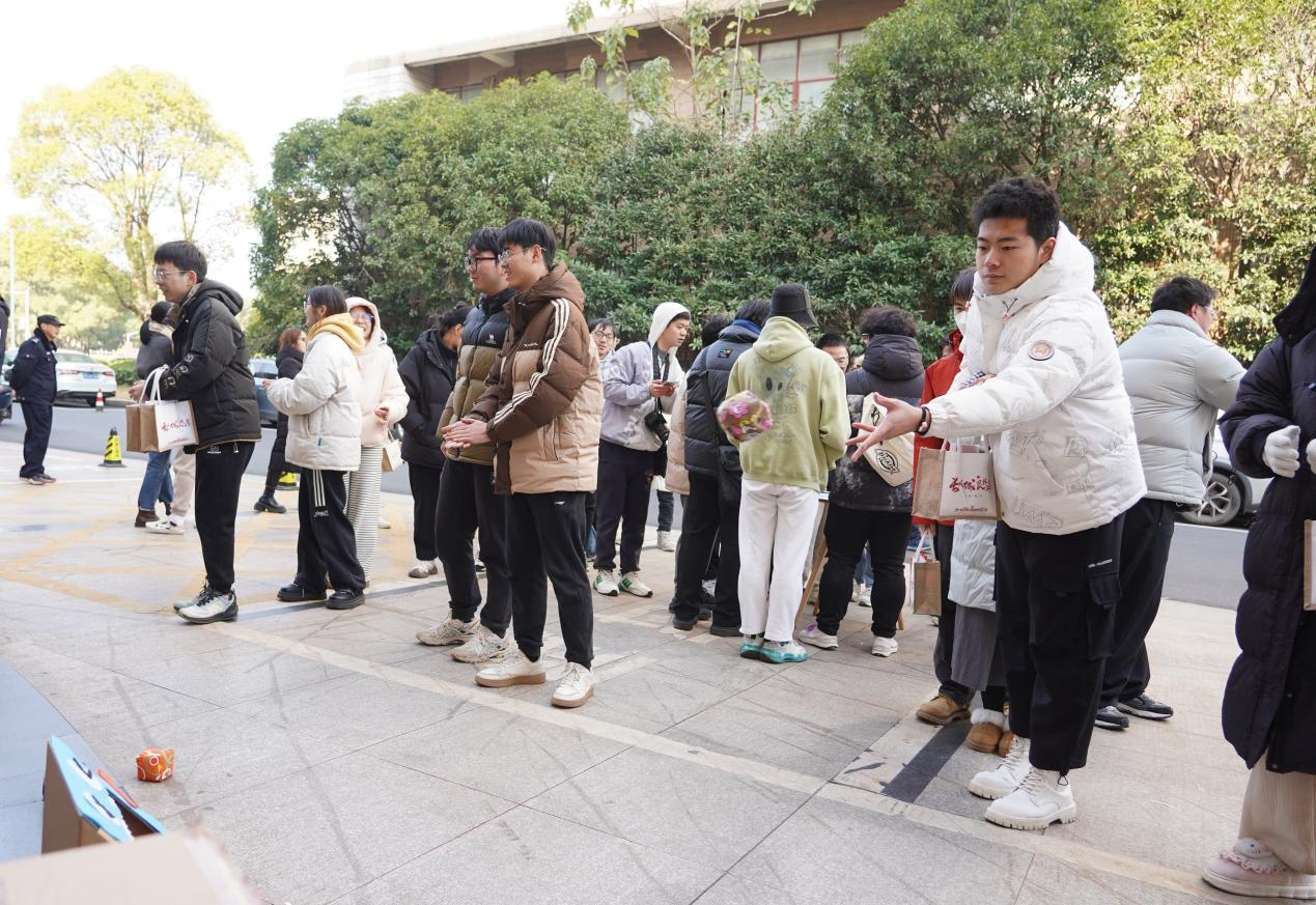 长风破浪终上岸 世界杯官网暖心慰问考研学子